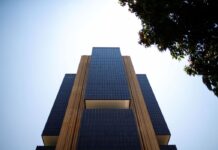 Ritmo de ajuste da Selic pode diminuir, diz Copom