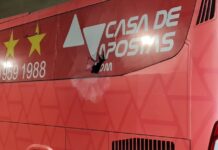 Ônibus do Bahia é atingido por bomba na Fonte Nova, antes de pegar o Sampaio; Danilo fica ferido