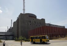 Após ataque russo, maior usina nuclear da Europa está em chamas