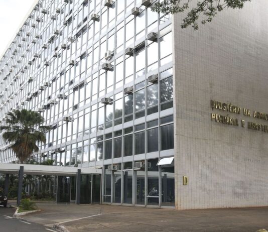 Câmara aprova prorrogação de contratos temporários na Agricultura