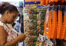 Vendas do varejo crescem 0,8% de dezembro para janeiro, diz IBGE