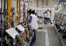 Produção industrial sobe em março, mas queda no consumo preocupa