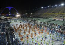 Carnaval, no Rio, renasce no Sambódromo após dois anos de pandemia