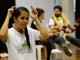 MEC cria grupo para formular políticas para alfabetização de surdos