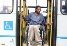 Lei dá a pessoas com prioridade de atendimento direito a acompanhante