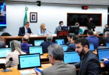 Comissão especial da Câmara aprova PEC que concede benefícios sociais