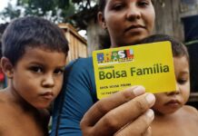 Posso receber o Bolsa Família morando sozinho? Saiba como funciona