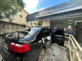 Homem é levado para delegacia suspeito de estuprar filha de 1 ano em Salvador