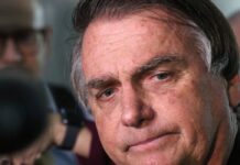Investigação cita US$ 25 mil em dinheiro que seriam para Bolsonaro