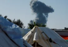 Em meio a bombas e falta d’água, brasileiros recebem recursos em Gaza