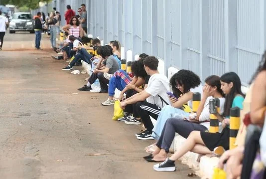 Começar pela redação é melhor no Enem? Veja o que professores dizem
