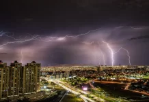 Mais de 800 pessoas morreram atingidas por raios no Brasil nos últimos 10 anos, aponta Inpe