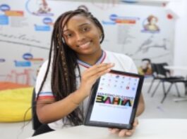 Mais de 148 mil tablets são entregues aos estudantes da rede estadual na Bahia