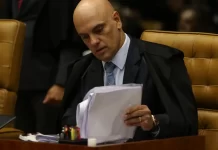 Moraes dá 15 dias para PGR opinar sobre indiciamento de Bolsonaro