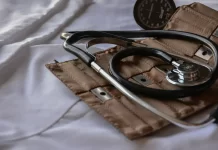 Brasil tem quase dois casos por dia de exercício ilegal da medicina