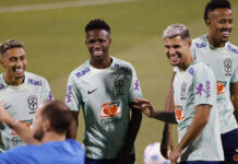 Raphinha vira assunto na Seleção Brasileira e pênalti de Vini Jr é citado: “Se tivesse deixado…”