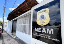 Homem é preso na Bahia suspeito de queimar companheira com modelador de cachos na frente da filha de 9 anos