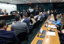 Pedido de vista adia votação da PEC do fim da escala 6X1