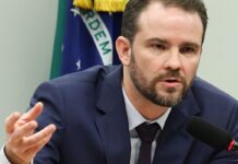 Ministro da Fazenda defende na Câmara fim da escala 6×1 Ministro da Fazenda defende na Câmara fim da escala 6x1