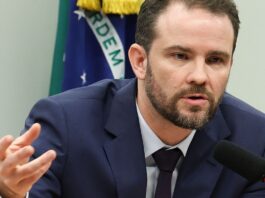 Ministro da Fazenda defende na Câmara fim da escala 6×1 Ministro da Fazenda defende na Câmara fim da escala 6x1