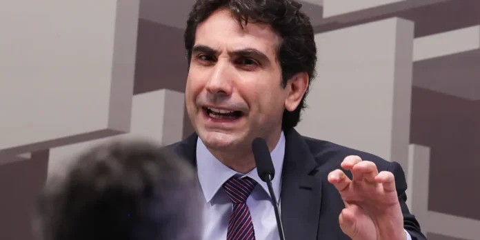 Galípolo diz que suposta ligação entre servidores e Master abalou Galípolo diz que suposta ligação entre servidores e Master abalou BC