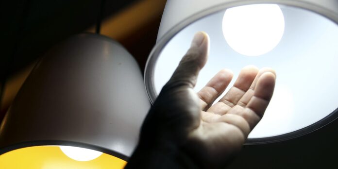Aneel aprova regras para baratear contas de luz de consumidores