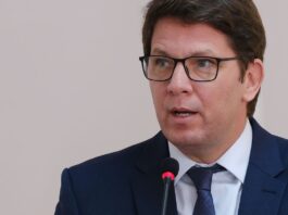 Dino dá prazo para Câmara explicar viagem internacional de Mario Frias Dino dá prazo para Câmara explicar viagem internacional de Mario Frias