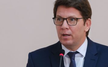 Dino dá prazo para Câmara explicar viagem internacional de Mario Frias Dino dá prazo para Câmara explicar viagem internacional de Mario Frias