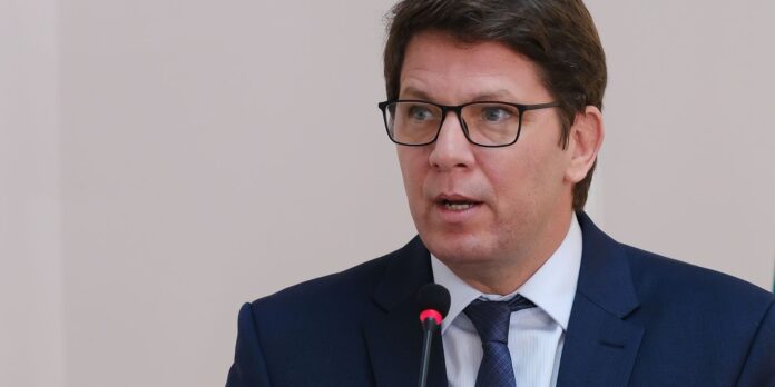Dino dá prazo para Câmara explicar viagem internacional de Mario Dino dá prazo para Câmara explicar viagem internacional de Mario Frias