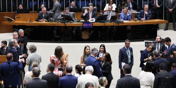 Congresso derruba quatro vetos da Presidência da República à LDO Congresso derruba quatro vetos da Presidência da República à LDO 2026