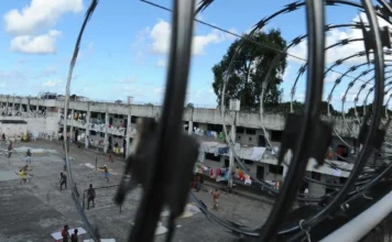Operação apreende centenas de celulares em presídios estaduais Operação apreende centenas de celulares em presídios estaduais