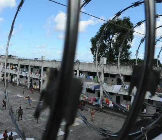 Operação apreende centenas de celulares em presídios estaduais Operação apreende centenas de celulares em presídios estaduais
