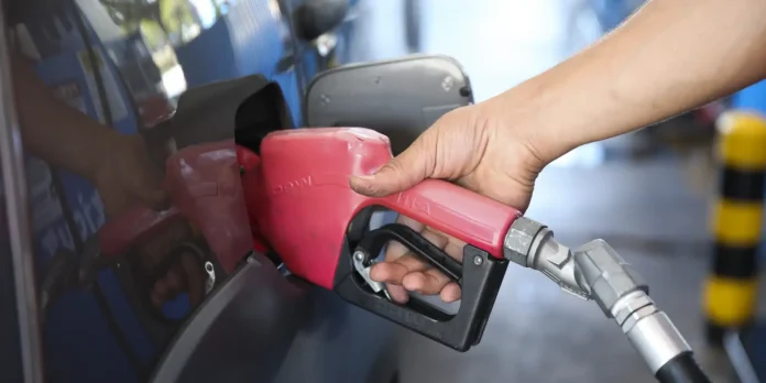 Governo quer fixar valor de subvenção para gasolina em R$ Governo quer fixar valor de subvenção para gasolina em R$ 0,44