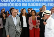 Lula pede que governador do RJ trabalhe para prender milicianos Lula pede que governador do RJ trabalhe para prender milicianos