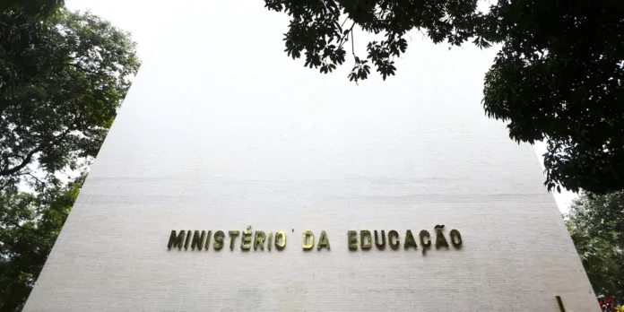 MEC realiza o 1° Fórum de Reitores Brasil-África MEC realiza o 1° Fórum de Reitores Brasil-África