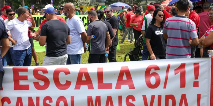 Acordo: fim da escala 6x1 terá início 60 dias após Acordo: fim da escala 6x1 terá início 60 dias após promulgação da PEC