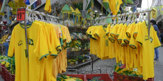 Copa do Mundo deve levar 99 milhões de brasileiros às Copa do Mundo deve levar 99 milhões de brasileiros às compras