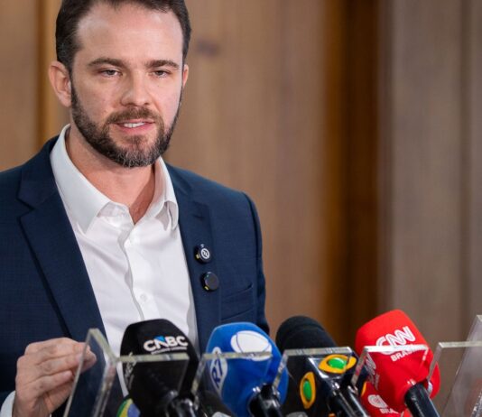 Previsão de superávit no Orçamento de 2027 está mantida, diz Durigan Durigan: operação busca asfixia financeira de organizações criminosas