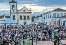 Jazz, blues e Paraty: Festival ocupa as ruas da cidade histórica Jazz, blues e Paraty: Festival ocupa as ruas da cidade histórica