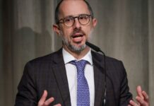 “Não precisamos eleger um país polícia do mundo”, diz ministro da CGU "Não precisamos eleger um país polícia do mundo", diz ministro da CGU