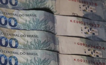 Governo bloqueia quase R$ 5 bi em emendas para cumprir meta fiscal Governo bloqueia quase R$ 5 bi em emendas para cumprir meta fiscal
