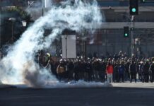 Em meio a protestos, Bolívia revoga lei que limitava estado de exceção