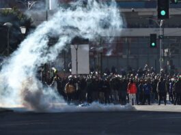 Em meio a protestos, Bolívia revoga lei que limitava estado de exceção