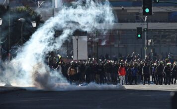 Em meio a protestos, Bolívia revoga lei que limitava estado de exceção