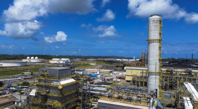 Refinarias da Petrobras operam com mais de 100% de capacidade; entenda