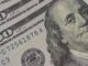 Dólar sobe a R$ 5,06, e bolsa cai com tensão global e ruído político