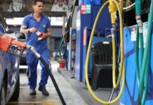 Vendas no comércio recuam 1,5% em abril, impactadas por combustíveis