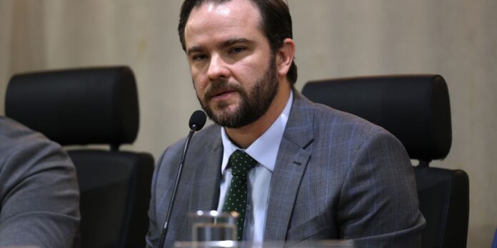 Classificar facções como terroristas gera risco ao pix, diz Durigan