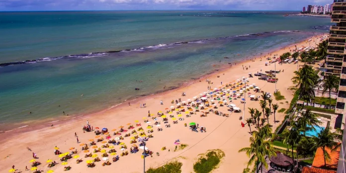 Jovem de 19 anos é atacada por tubarão na Praia Jovem de 19 anos é atacada por tubarão na Praia de Boa Viagem