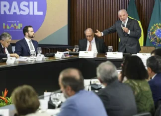 Lula sobre sanções dos EUA: “Brasil não é republiqueta insignificante” Lula sobre sanções dos EUA: "Brasil não é republiqueta insignificante"